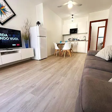 Apt. Marisdomus, 300m Dal Centro Apartment Pula